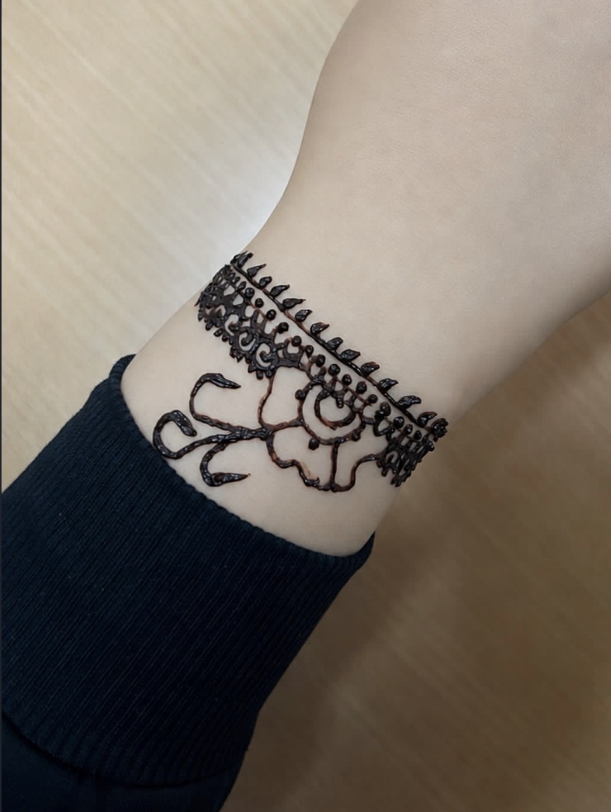 Henna wrist design