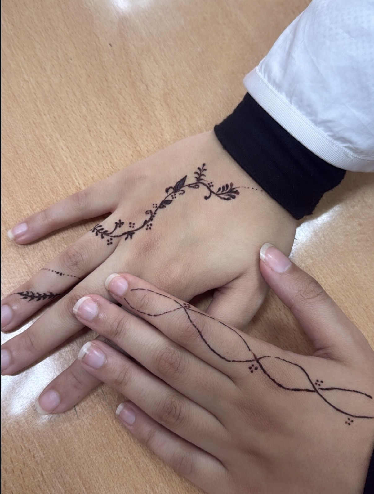 Vine and leaf henna