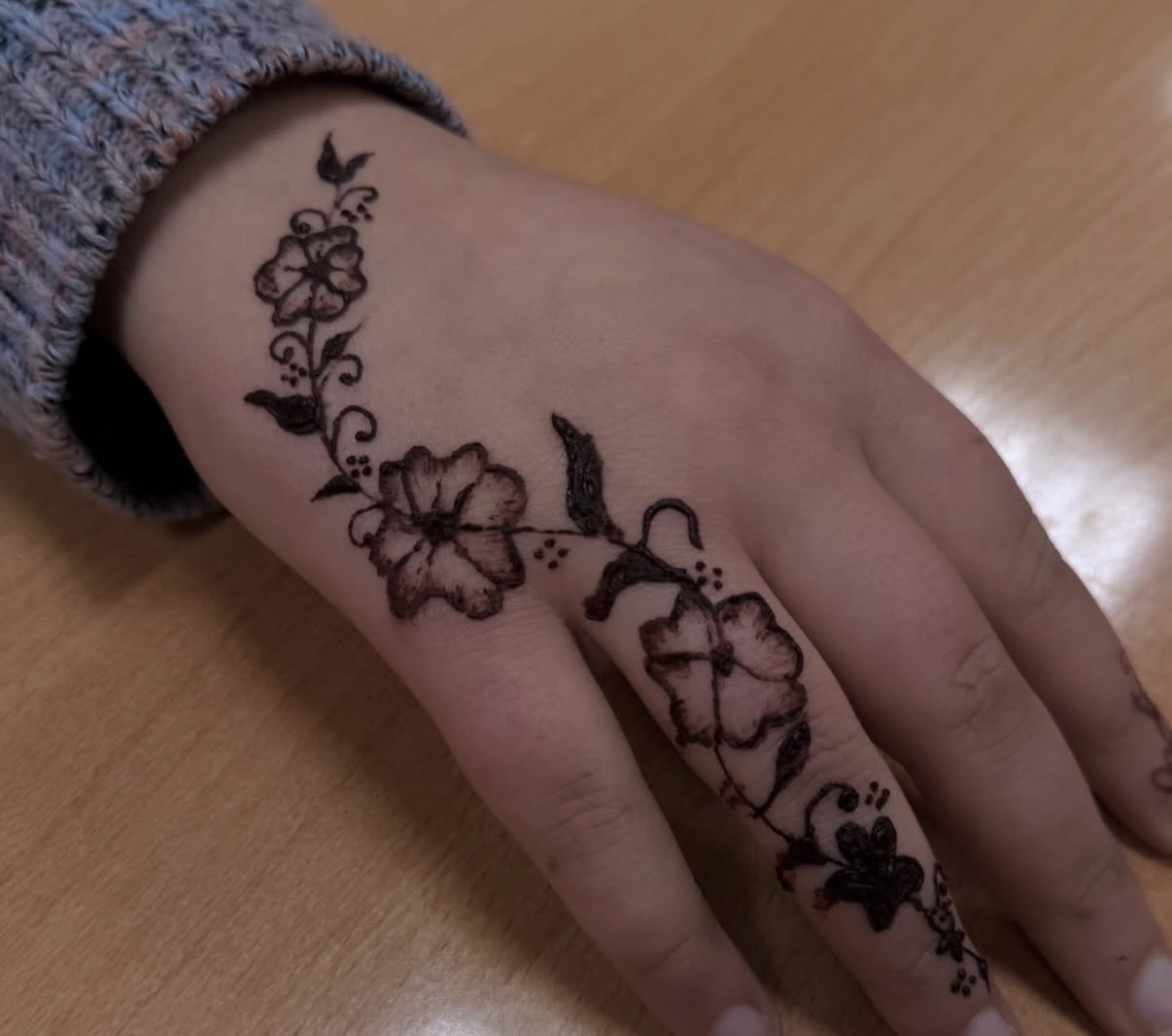 Henna floral design